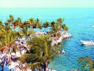 Postcard Inn Beach Resort And Marina At Holiday