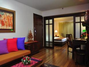 Siam Heritage Boutique Hotel Bangkok - Heritage Suite - Living Area